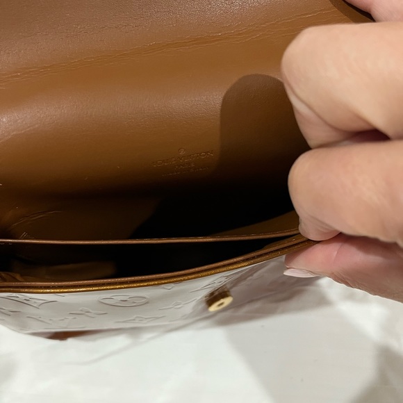 Authentic Vintage Louis Vuitton Thompson St Vernis Leather bronze shoulder bag - Picture 11 of 16
